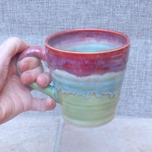 Kaffemugg tekopp stengods handgjord rosa och grön glasyr