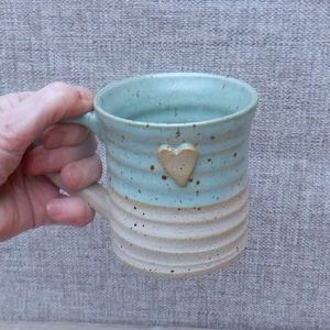 Taza de café, taza de té, hecha a mano en cerámica de gres, hecha a mano en torno de cerámica, corazón