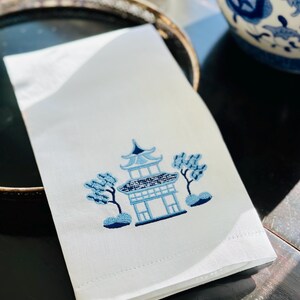 Paño de cocina de lino con bordado chinoiserie de pagoda