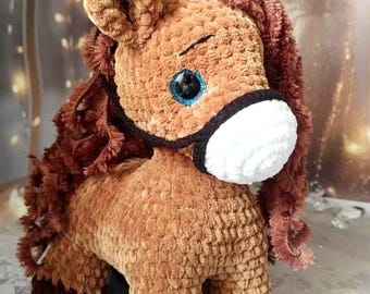 かぎ針編みの馬のぬいぐるみ、ブラウンベージュブラックの馬の