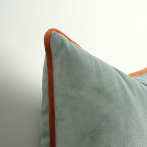 Fodera per cuscino in velluto di lusso, verde acqua con bordino arancione, dimensioni personalizzate e 17 colori - Cuscino decorativo per divano o letto, 17x17, 18x18