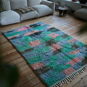 Handwoven Moroccan Wool Rug: Authentic Berber Design