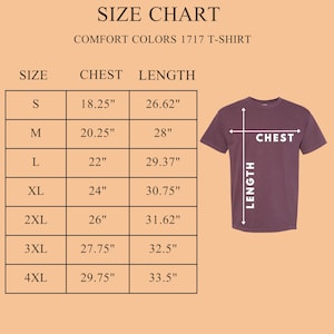 K&ouml;nnte beinhalten: Gr&ouml;&szlig;entabelle f&uuml;r Comfort Colors 1717 T-Shirt. Ma&szlig;e in cm f&uuml;r Brust und L&auml;nge sind f&uuml;r die Gr&ouml;&szlig;en S bis 4XL angegeben. Ein weinrotes T-Shirt wird mit Pfeilen zur Messung von Brust und L&auml;nge gezeigt.