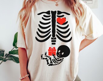 Comfort Colors Skeleton Christmas Maternity Shirt, Christmas Skeleton Pregnant Tee, Funny Pregnancy Announcement 2025, New Mama To Be Gift