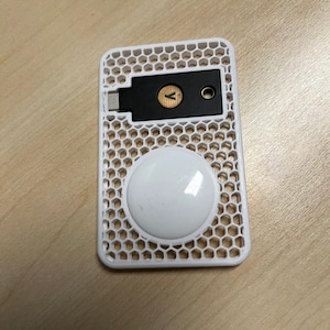 Airtag Yubikey 5C NFC Portmonnaie im Wabendesign