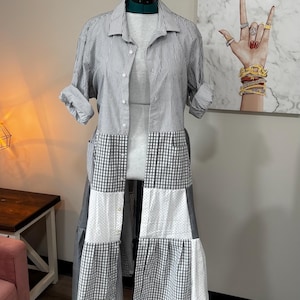 Upcycled Herrenhemd Patchwork Duster • Einzigartiges kariertes Kleid