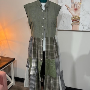 Camicia da uomo riciclata, spolverino patchwork • Abito a quadri unico nel suo genere
