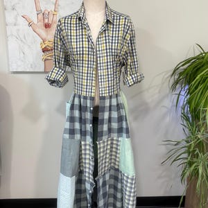 Camicia da uomo riciclata, spolverino patchwork • Abito a quadri unico nel suo genere