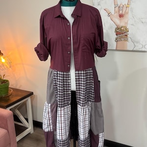 Chaqueta larga de retazos de camisa de hombre reciclada • Vestido a cuadros único