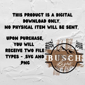 Pode incluir: Download digital de um arquivo SVG e PNG em preto e branco de um logotipo Busch Light com um design de montanha e bandeira quadriculada. O texto "THIS PRODUCT IS A DIGITAL DOWNLOAD ONLY. NO PHYSICAL ITEM WILL BE SENT." est&aacute; acima do logotipo. O texto "UPON PURCHASE, YOU WILL RECEIVE TWO FILE TYPES - .SVG AND .PNG" est&aacute; abaixo do logotipo.