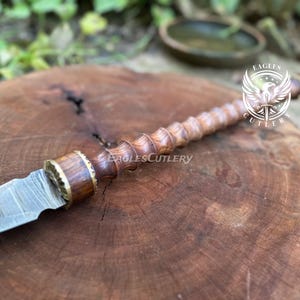 Handgjort spjut kort spjut i damaskusstål vikingaspjut med slida, handsmidet kastspjut medeltida stil, presenter till honom, väggkonst. bild 3