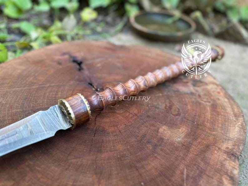 Handgjort spjut kort spjut i damaskusstål vikingaspjut med slida, handsmidet kastspjut medeltida stil, presenter till honom, väggkonst. bild 3