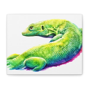Peut inclure: Peinture à l'aquarelle d'un lézard dans des tons de vert, de jaune et de bleu. Le lézard est représenté dans une pose détendue, le corps courbé. L'œuvre est sur une toile blanche, créant un contraste saisissant.