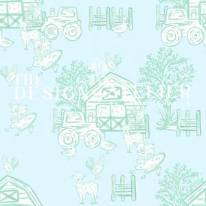Könnte beinhalten: Ein hellblaues Muster zum Thema Bauernhof mit weißen Illustrationen von Scheunen, Traktoren, Nutztieren und Bäumen. Das Design umfasst Hähne, Schweine, Schafe und Enten. Der Text "THE DESIGN CENTER BY KENDRICK" ist sichtbar.