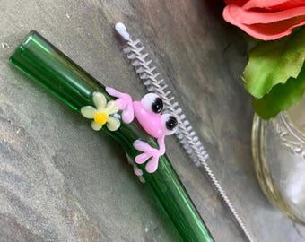 Pink Frog and Daisy on Green Glass Straw- Unique Drinking Straw- Cute Critter- One of a Kind Gift Idea- Tiny Animal- Cocktail- Customizable
