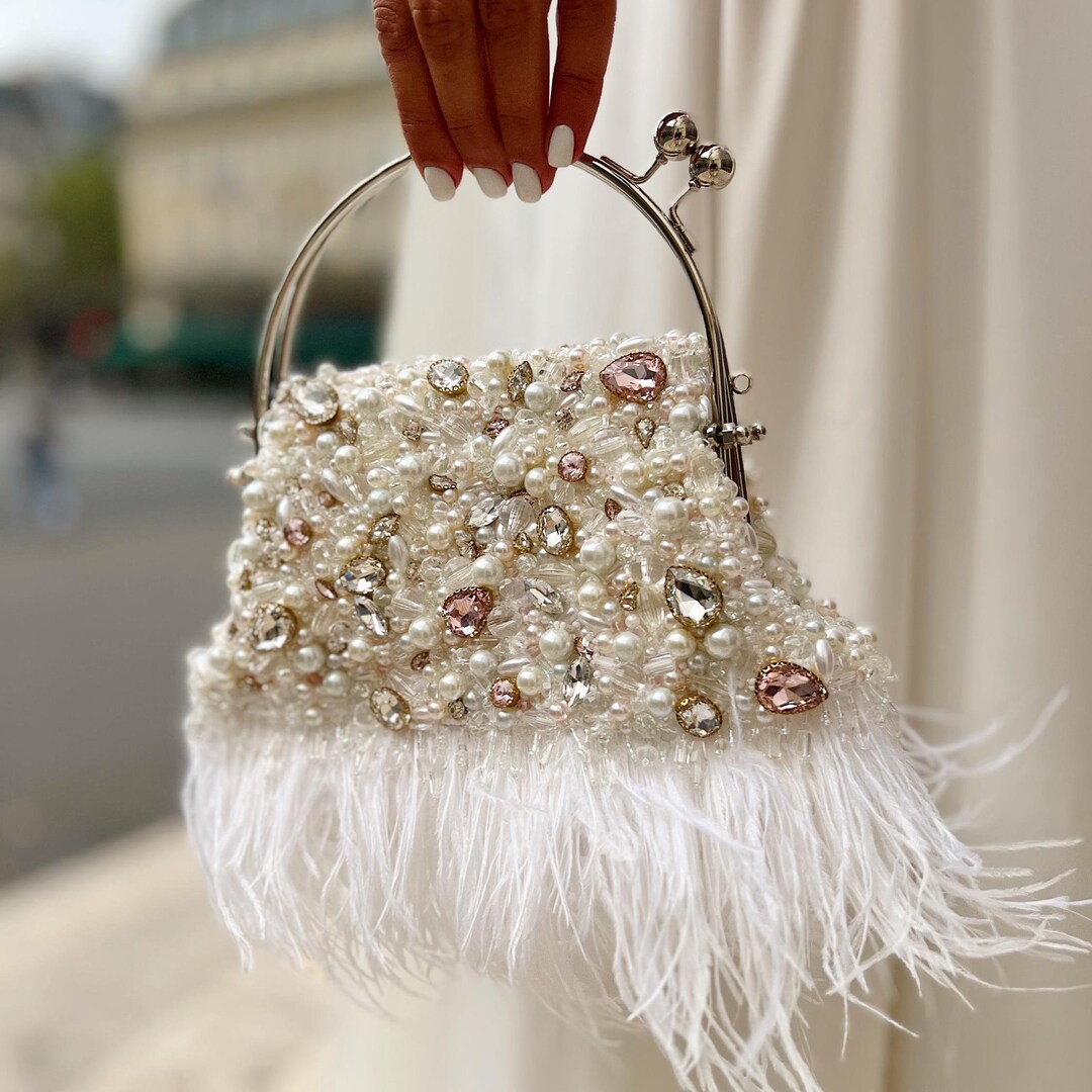 Borsa da sposa color avorio chiaro con piume di struzzo, elegante