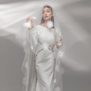 Fantasy 3d flower tulle wedding veil for bride, Elegant long bridal headpiece with floral decor, Unique bridal hairpiece, Floral veiling