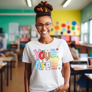 You Are Kind Shirt: Lehrerin-T-Shirt
