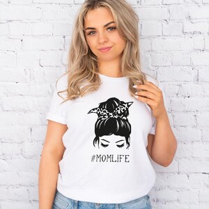 Mama Leben mit Messy Bun Shirt, Mama Leben Shirt, Mama Geschenk T-Shirt, Muttertag Geschenkidee, trendige Mama Shirts, coole Mama Shirts, lustige Mama T-Shirts