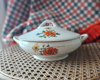 Vintage Ceramic vegetable casserole dish with lid