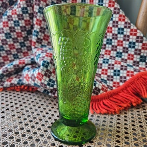 Indiana Glass Vase Aguacate Uvas verdes y patrón de cable