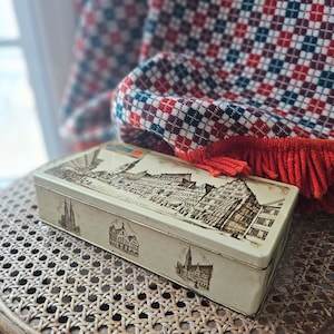 Bahlsens Biscuit tin vintage tin German city scene lid