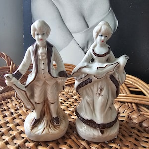Figurines homme et femme vintage en porcelaine de style victorien