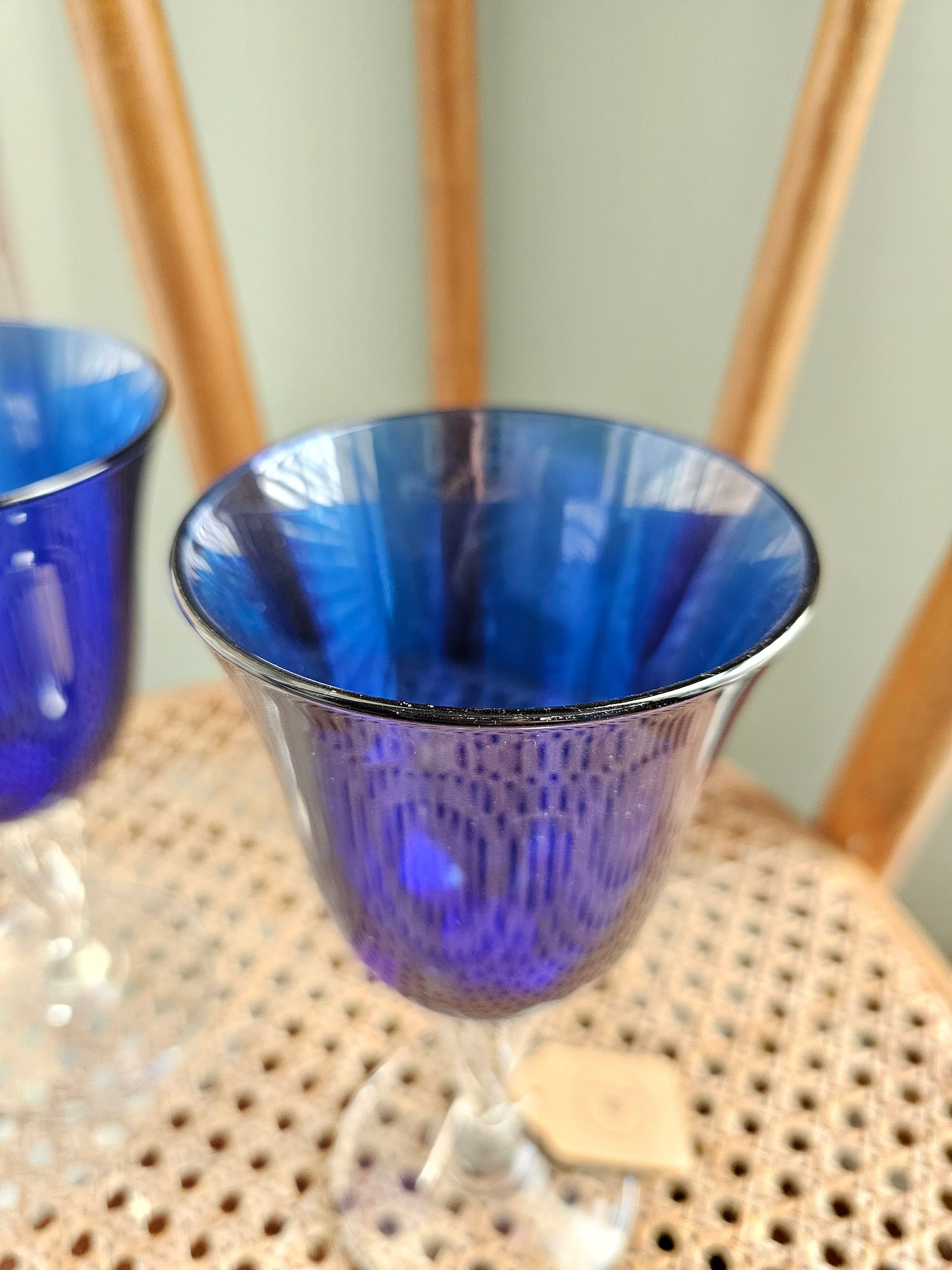 cristal-d-arques-durand-casual-settings-cobalt-blue-wine-glasses-set-of