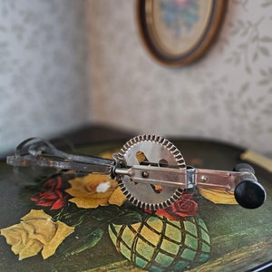 Vintage hand held egg beater mixer