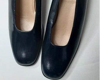 Vintage 90s Navy Blue Leather Nine West Stacked Heels women 5.5 Minimalist preppy classic chic