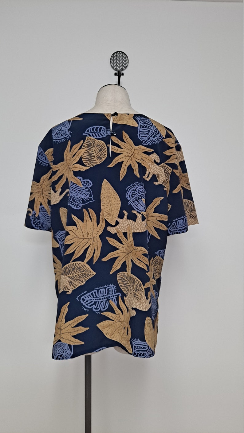 Vintage 90s Blue Rainforest Jungle Print Boxy Blouse women large xl oversized cheetah jaguar short sleeve blue gold tan blouse loose flowy image 2