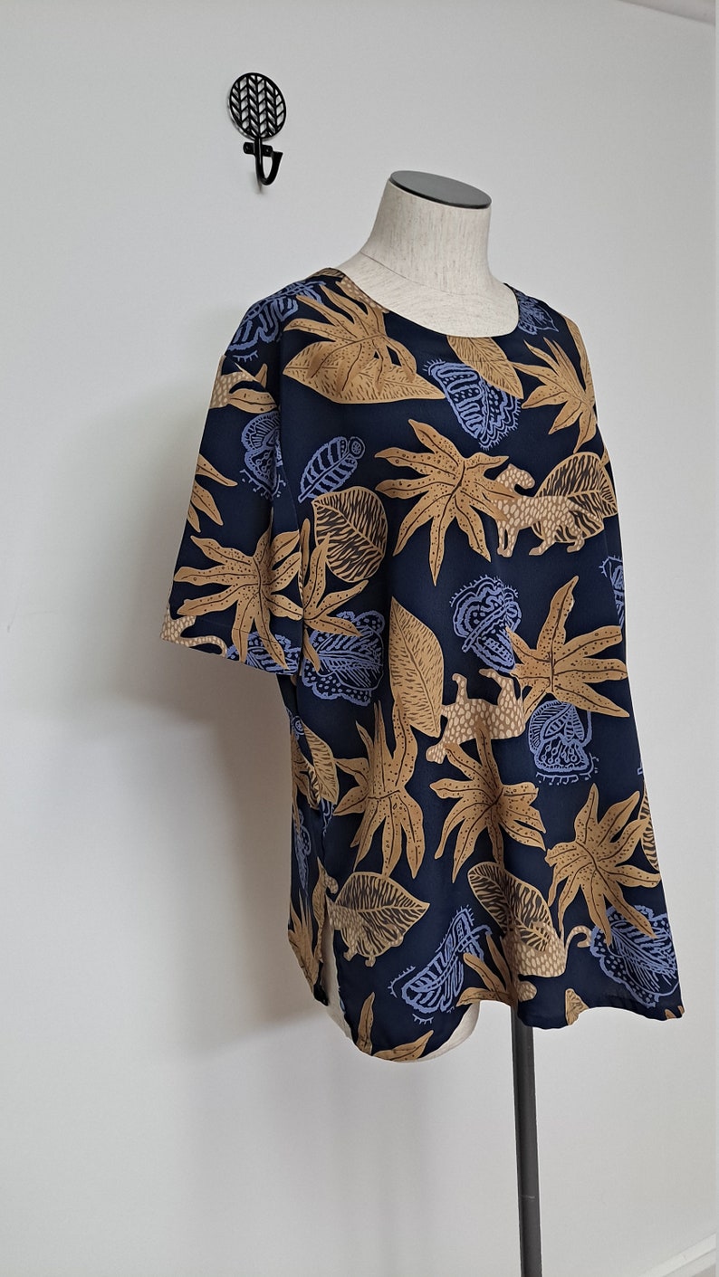 Vintage 90s Blue Rainforest Jungle Print Boxy Blouse women large xl oversized cheetah jaguar short sleeve blue gold tan blouse loose flowy image 3