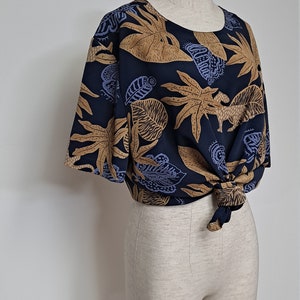 Vintage 90s Blue Rainforest Jungle Print Boxy Blouse women large xl oversized cheetah jaguar short sleeve blue gold tan blouse loose flowy image 4