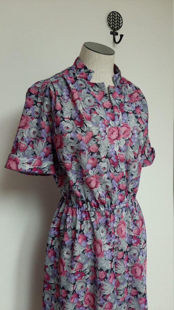 Vintage 80s Pink and Purple PIXELATED Floral Day … - image 2