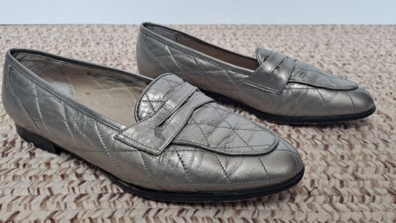 Vintage 80s PEWTER Silver Quilted Leather Loafers… - image 4