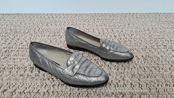 Vintage 80s PEWTER Silver Quilted Leather Loafers… - image 6