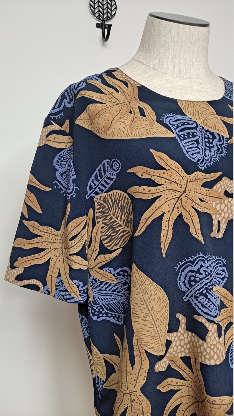 Vintage 90s Blue Rainforest Jungle Print Boxy Blouse women large xl oversized cheetah jaguar short sleeve blue gold tan blouse loose flowy image 6