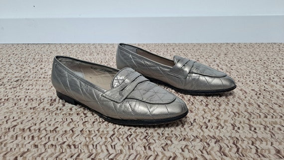 Vintage 80s PEWTER Silver Quilted Leather Loafers… - image 5