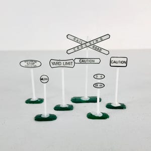 Vintage Tyco HO Scale Model Train Miniature Railroad Crossing Signs Lot of 6