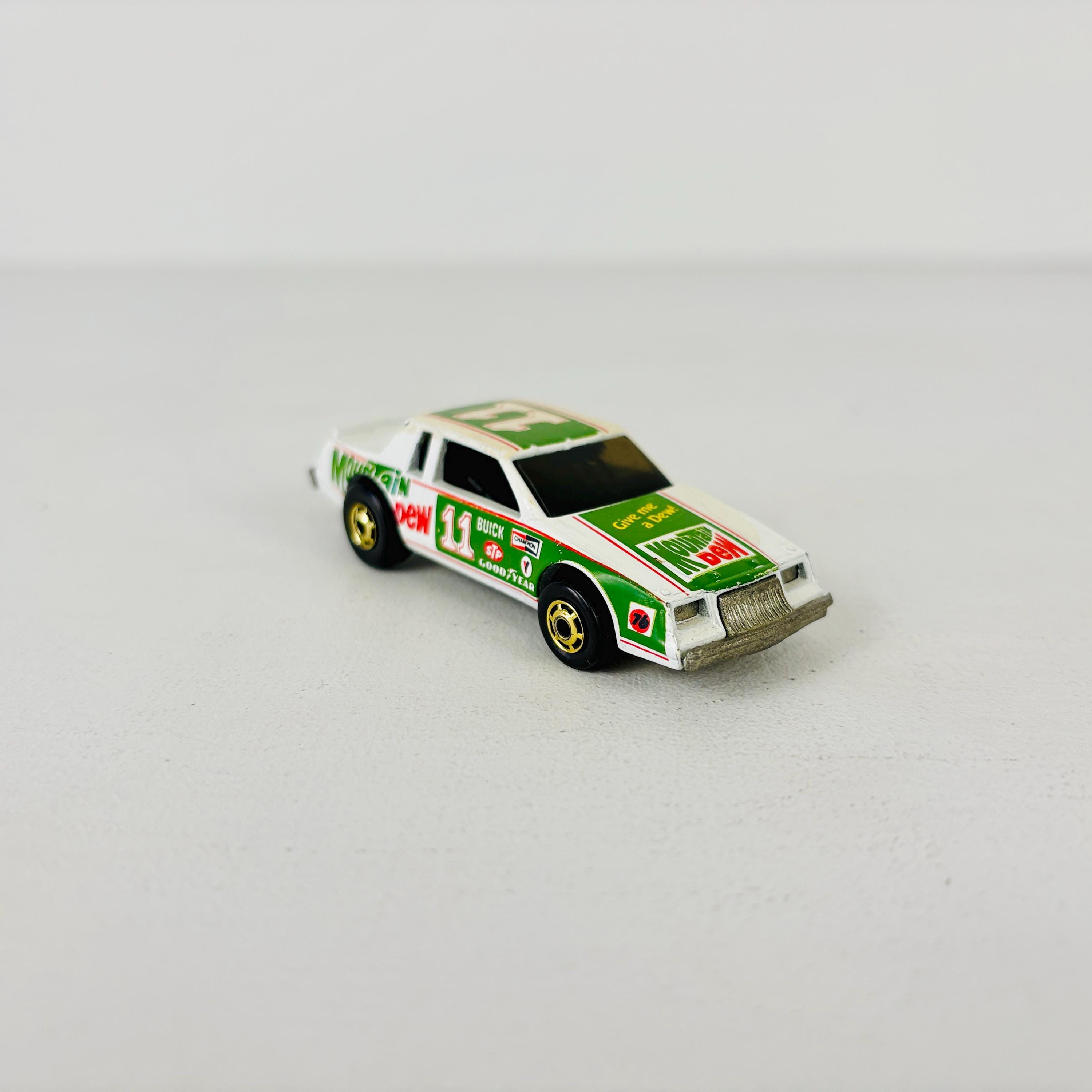 ホットウィール ナスカー ストックカー ビュイック リーガル 1982年ホットウィール ストッカー マウンテンデュー ビュイック