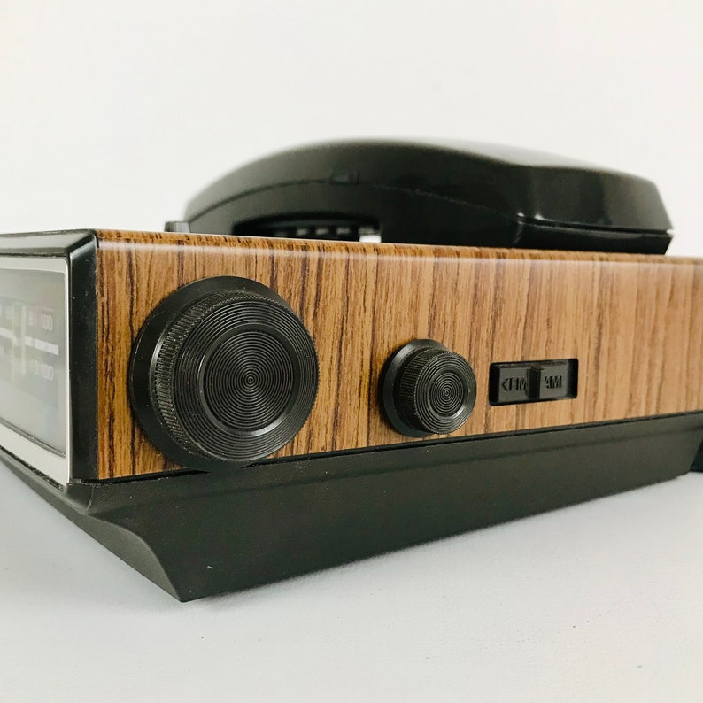 Vintage 1980s General Electric AM FM Clock Radio Alarm Clock with Landline Telephone, Retro Digital Clock with Faux Bois Design, GE 7-4710A image 2