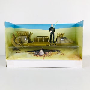 1999 Star Wars Tatooine Skiff Toy Vehicle with Luke Skywalker Action Figure and Sarlacc Pit Diorama, Return of the Jedi Movie Scene image 8