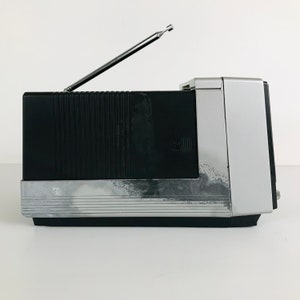 1980s Panasonic Portable Television Radio Combo with Retractable Handle and 5 Screen, Vintage 1980s Analog Electronics, Tested Works Great image 7