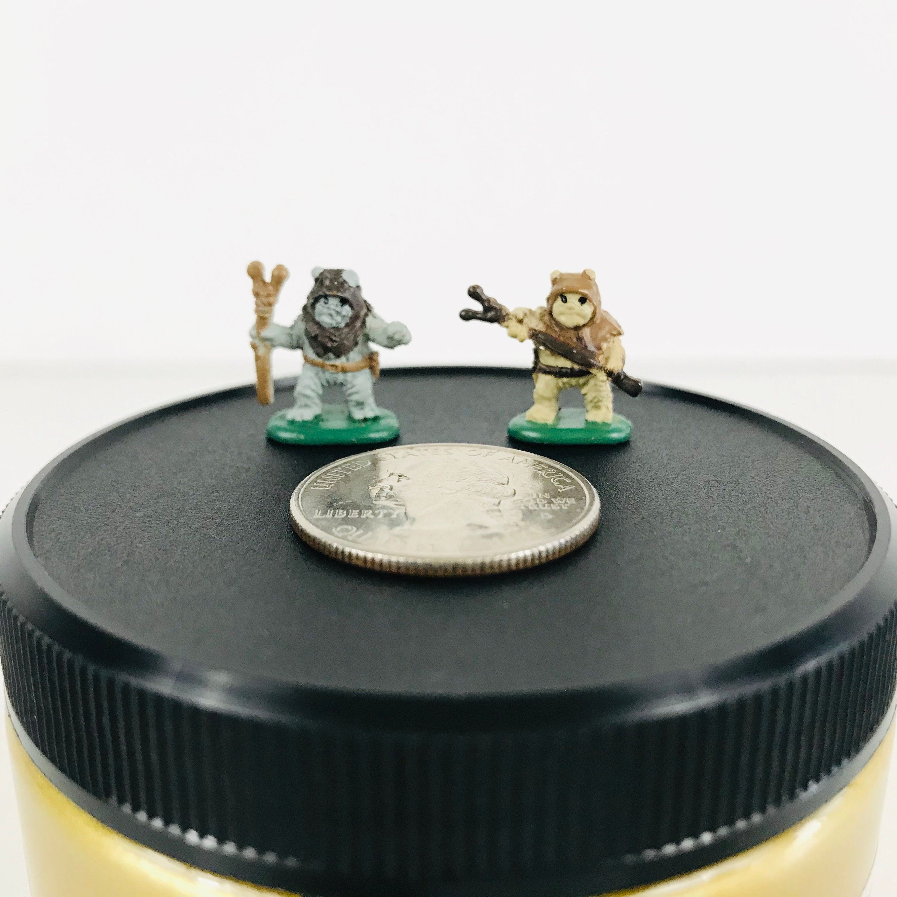 Star Wars Mini Oven Mitts 2 Pack Endor Theme Ewok C3PO Yellow