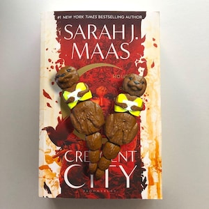 Crescent City Postal Otter- Fantasy Book Merch-Maasverse-3d Printed-Book theme-Bookish-Crescent City-Booktok-Bookshelf