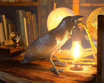 Lampa w kształcie kruka | Gotycka lampa stołowa | Drukowana w 3D lampa w kształcie kruka | Wystrój wnętrz Poe | Wystrój Dark Academia | Rzeźba wrony | Czarownica
