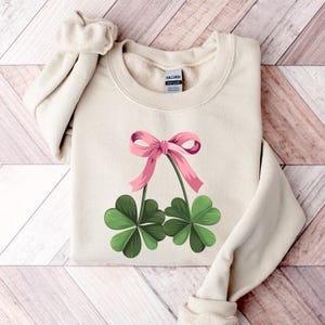 St Patrick’s Day Bow Sweatshirt, Lucky Shamrock Crewneck, Cute Irish Shirt, Clover St Paddy’s Day Hoodie, Trendy Coquette Sweatshirt Gift