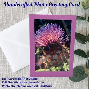 Handgemachte Natur-Foto-Grußkarte | Blühende Artischocke | 13x18 Karte | 4x6 glänzend Foto | Lila Archival Cardstock | Weißer A7 Umschlag