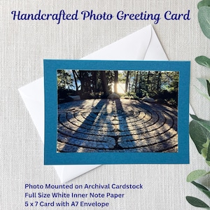 Handgemachte Natur-Foto-Grußkarte | Labyrinth | Bäume | Sonne | 13x18 Karte | 4x6 glänzend Foto | Türkisfarbener Archivkarton | Weißer A7 Umschlag