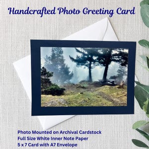 Handgemachte Natur-Foto-Grußkarte | Bäume | Nebel | Schwertwale Island | 13x18 Karte | 4x6 glänzend Foto | Blauer Archival Cardstock | Weißer A7 Umschlag
